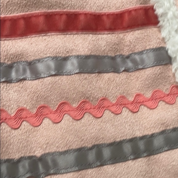 Pink vest with details - Picture 2 of 6